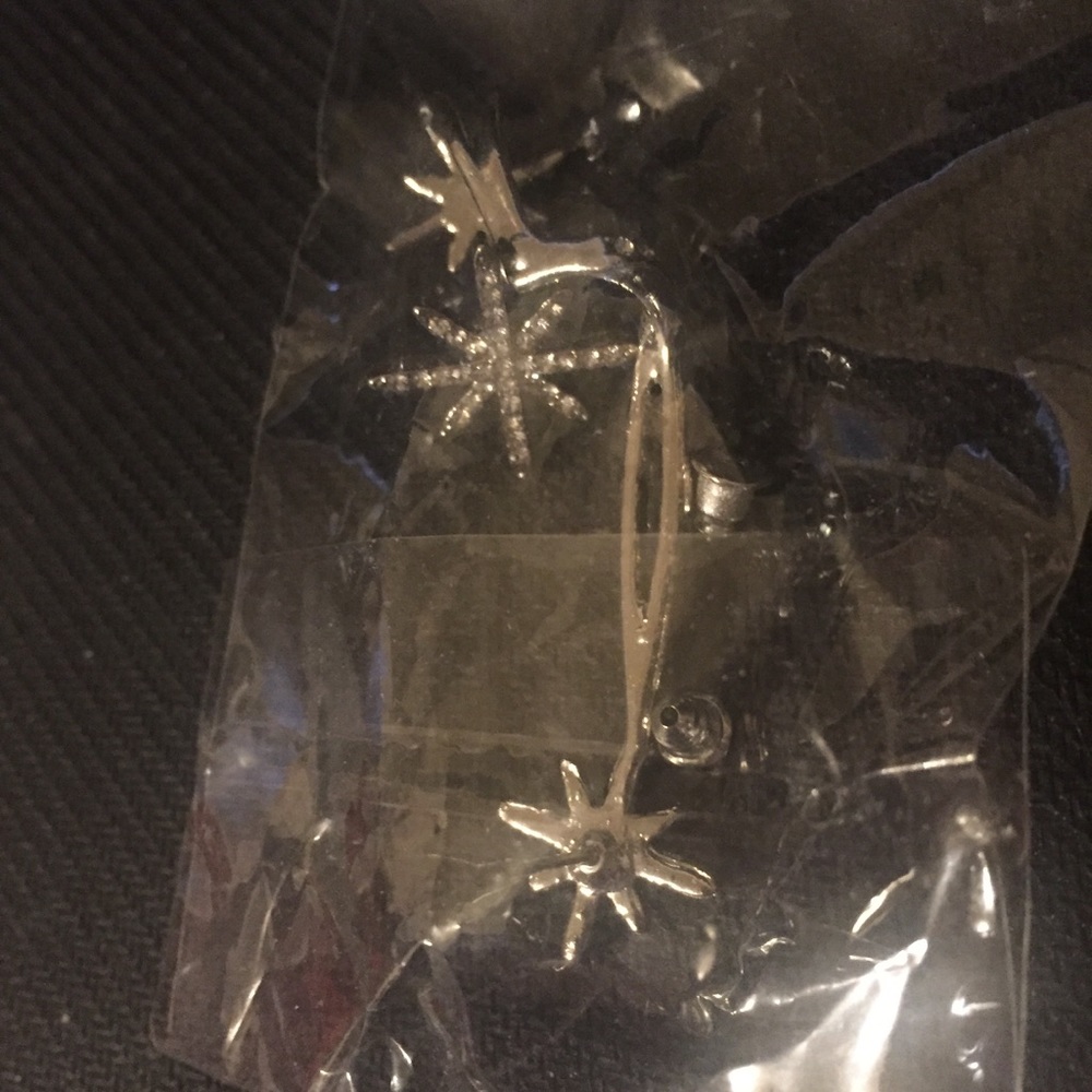 !!LAST ONE!! Star Earring Cuff Ear Climber - Picture 5 of 6